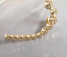 Gorgeous golden rivets ear bones clip